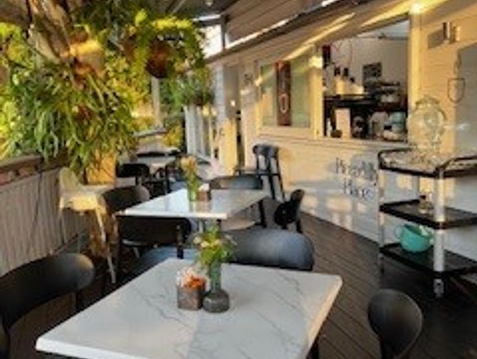 thriving-cafe-with-endless-potential-located-in-coorparoo-brisbane-1
