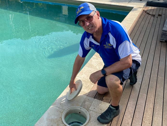 run-your-own-mobile-pool-shop-business-established-clients-low-overheads-1