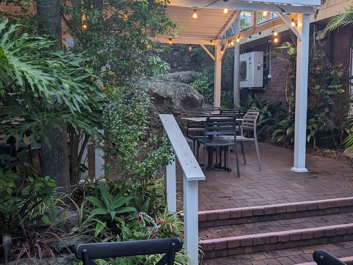 busy-cafe-horton-st-port-macquarie-1