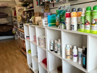 dog-grooming-salon-and-pet-retail-store-1