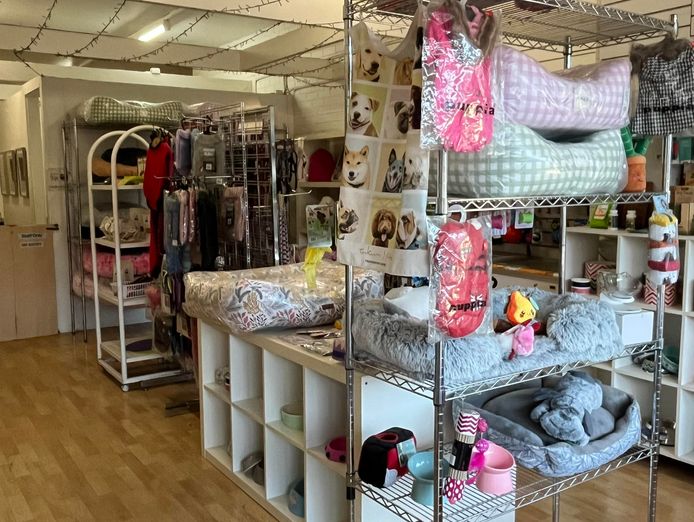 dog-grooming-salon-and-pet-retail-store-2