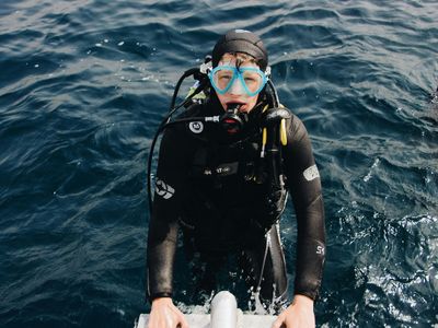 busy-divers-training-retail-business-southern-suburbs-ref-1972-0