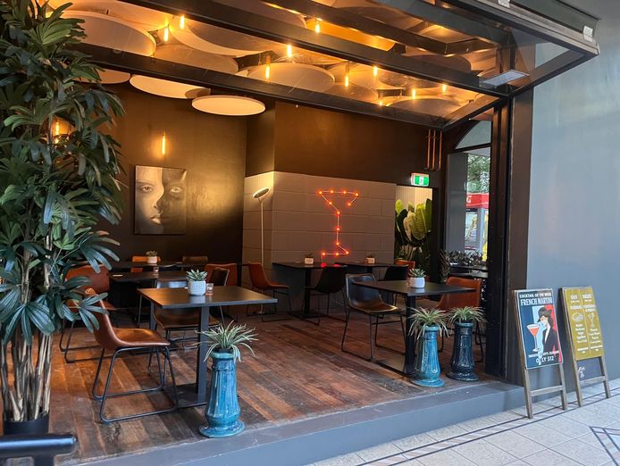chattel-sale-modern-cafe-bar-restaurant-prime-melbourne-cbd-corner-ref-1613-0