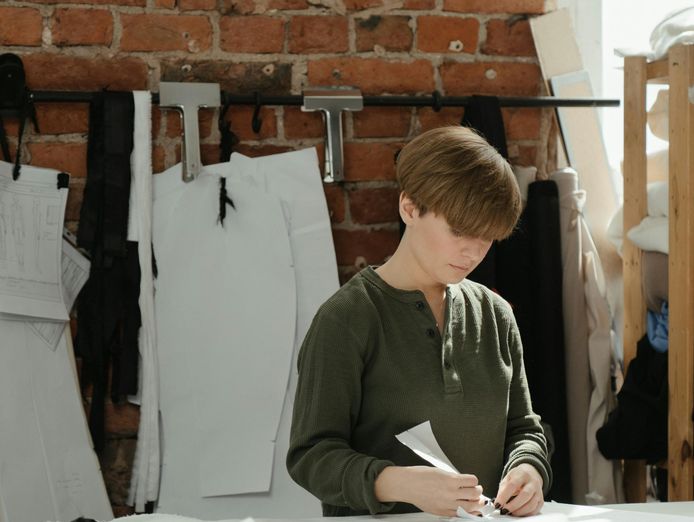 thriving-clothes-alterations-business-busy-shopping-centre-north-ref-1662-0