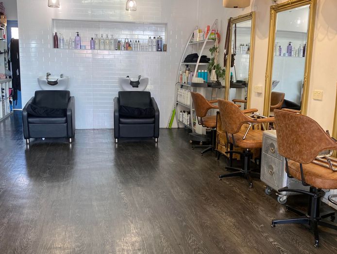 hair-salon-with-staff-for-sale-2
