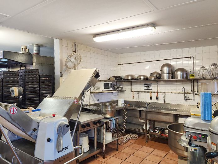 established-centrally-located-bakery-under-management-7