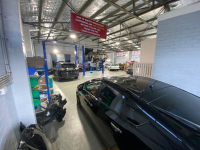 fully-equipped-light-vehicle-workshop-for-sale-1