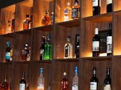 content-for-cocktail-bar-with-many-options-located-on-a-prime-nightlife-strip-1