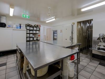 cakes-on-carthew-lifestyle-friendly-business-with-freehold-bakery-and-residence-5