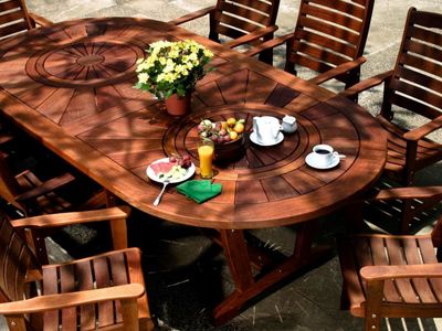 living-on-the-outside-independent-out-door-furniture-store-1