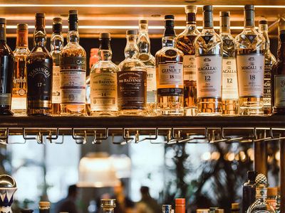content-for-cocktail-bar-with-many-options-located-on-a-prime-nightlife-strip-8