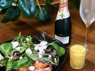 cafe-nourish-premium-beachside-hospitality-business-on-magnetic-island-0