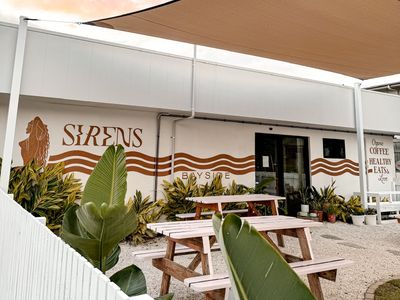 sirens-bayside-a-thriving-hospitality-business-built-on-genuine-community-love-5