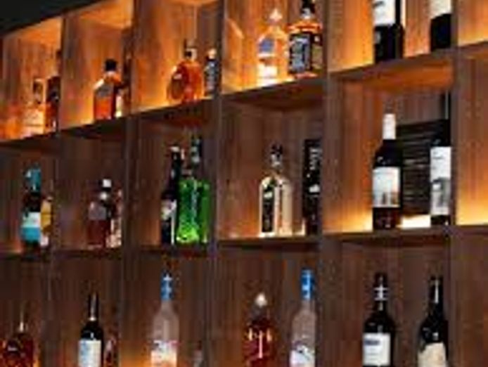 content-for-cocktail-bar-with-many-options-located-on-a-prime-nightlife-strip-1