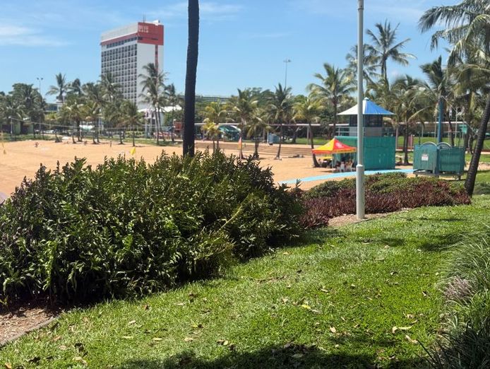 kiosk-on-the-strand-a-busy-scenic-location-that-cant-be-replicated-6