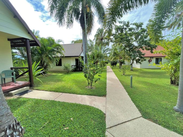 whitsunday-cabins-midge-point-is-a-cabin-park-located-in-midge-point-queensland-2