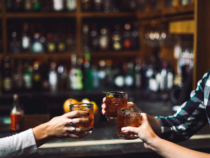 content-for-cocktail-bar-with-many-options-located-on-a-prime-nightlife-strip-2