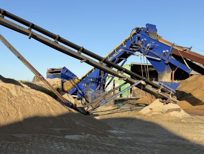 regional-queensland-haulage-earthmoving-with-sand-and-gravel-supplies-and-more-2