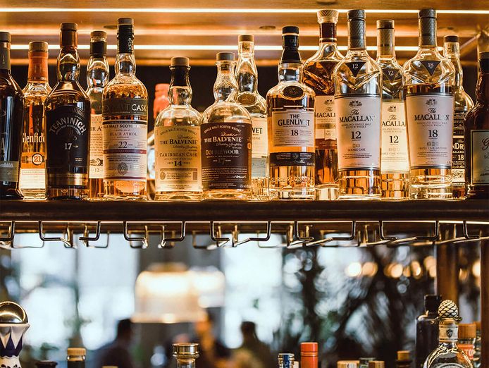content-for-cocktail-bar-with-many-options-located-on-a-prime-nightlife-strip-8