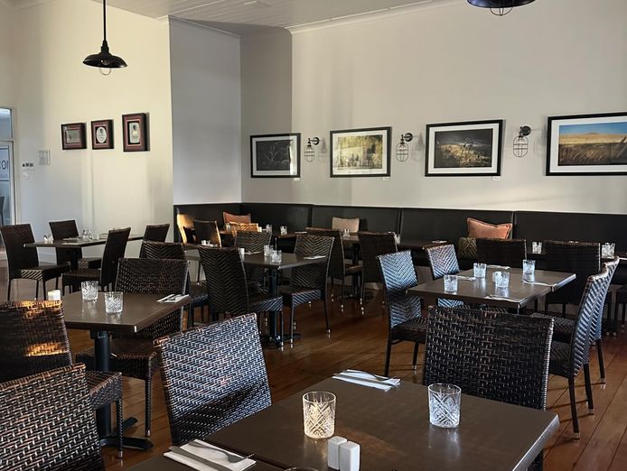 iconic-cafe-bar-restaurant-stunning-historical-queenslander-building-1