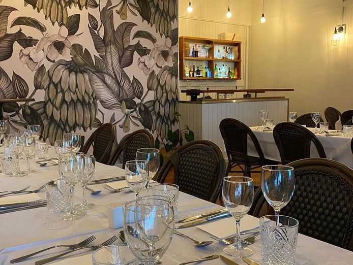 iconic-cafe-bar-restaurant-stunning-historical-queenslander-building-7