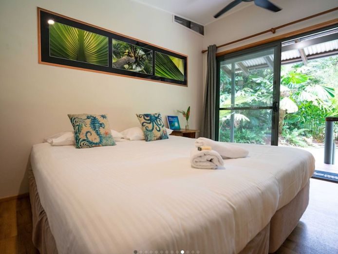 ocean-safari-safari-lodge-turtle-rock-cafe-accommodation-tourism-business-3