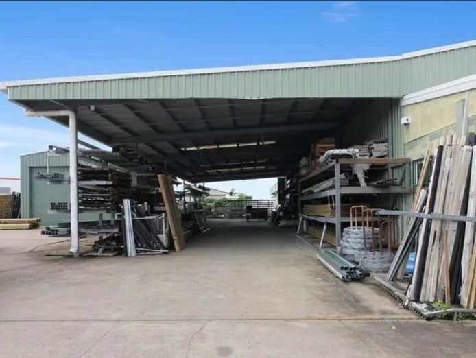 award-fencing-established-30-years-supply-and-installation-with-freehold-2
