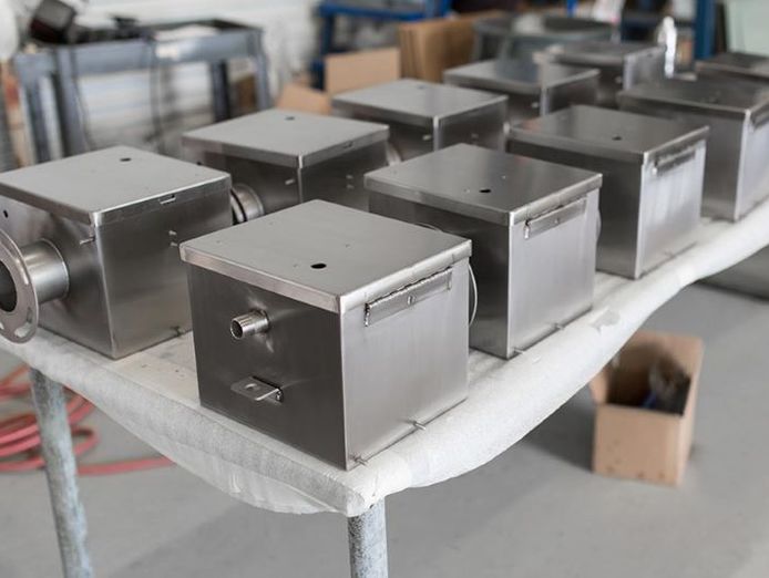 sheetmetal-fabrication-light-engineering-8