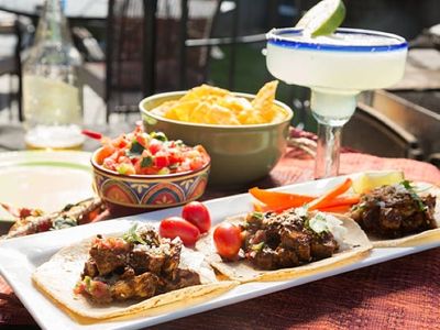 institution-mexican-restaurant-0