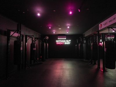 under-offer-the-sweat-box-4