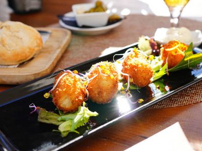 east-perth-waterfront-licensed-restaurant-0