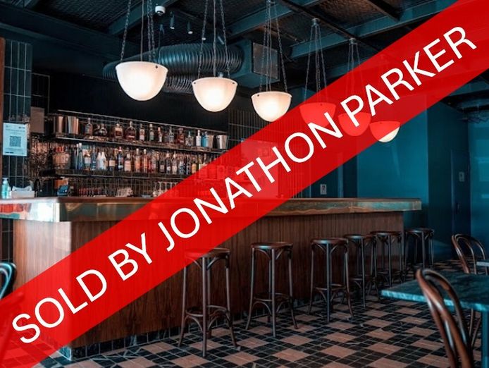 sold-bibra-lake-small-bar-stunning-fitout-0