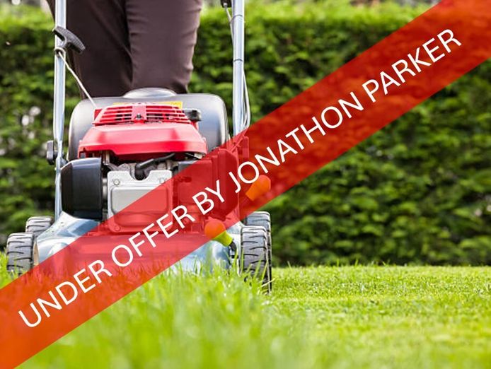 under-offer-a-lawn-and-garden-maintenance-net-900k-pa-0
