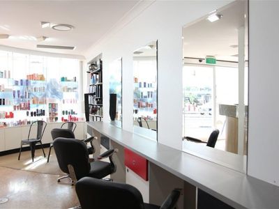 thriving-hair-salon-offered-for-the-first-time-in-24-years-1