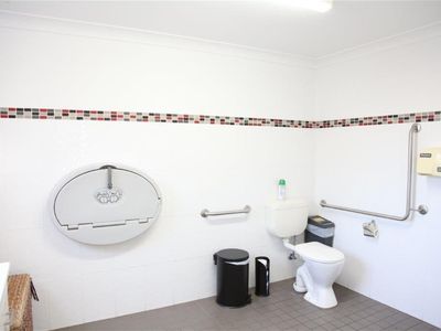 thriving-hair-salon-offered-for-the-first-time-in-24-years-7