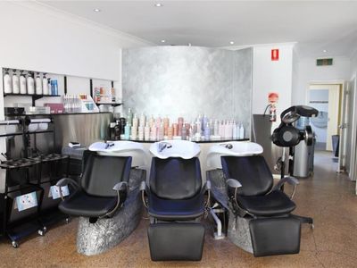 thriving-hair-salon-offered-for-the-first-time-in-24-years-9