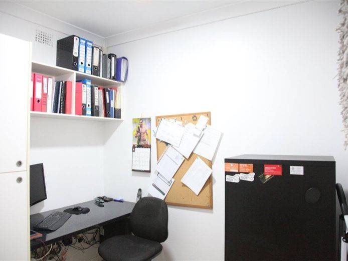 thriving-hair-salon-offered-for-the-first-time-in-24-years-8