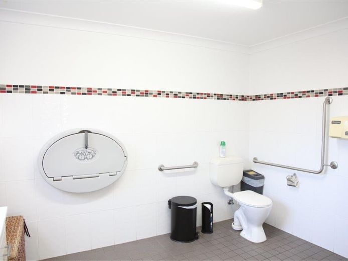 thriving-hair-salon-offered-for-the-first-time-in-24-years-7
