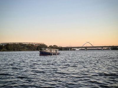 little-ferry-co-fully-electric-ferry-operation-from-elizabeth-quay-4