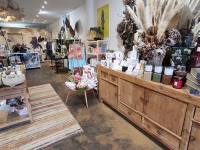 charming-gift-amp-lifestyle-store-long-lease-low-rent-established-2011-3