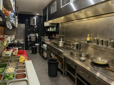 thai-restaurant-in-busy-shopping-centre-high-growth-potential-1
