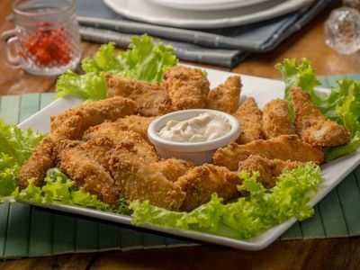 under-contract-fried-chicken-kiosk-for-sale-at-entrance-to-a-busy-shopping-mall-0