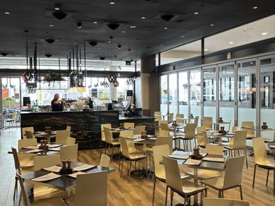 modern-family-owned-italian-restaurant-bar-for-sale-in-excellent-location-5