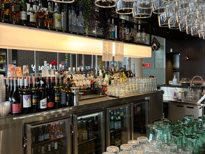 modern-family-owned-italian-restaurant-bar-for-sale-in-excellent-location-2