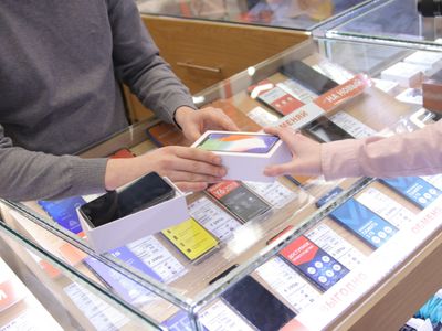 high-traffic-mobile-amp-accessories-kiosk-central-coast-shopping-centre-2