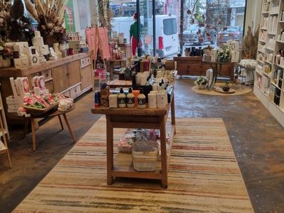 charming-gift-amp-lifestyle-store-long-lease-low-rent-established-2011-0