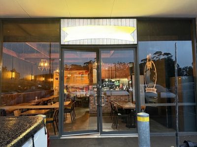 thai-restaurant-in-busy-shopping-centre-high-growth-potential-3