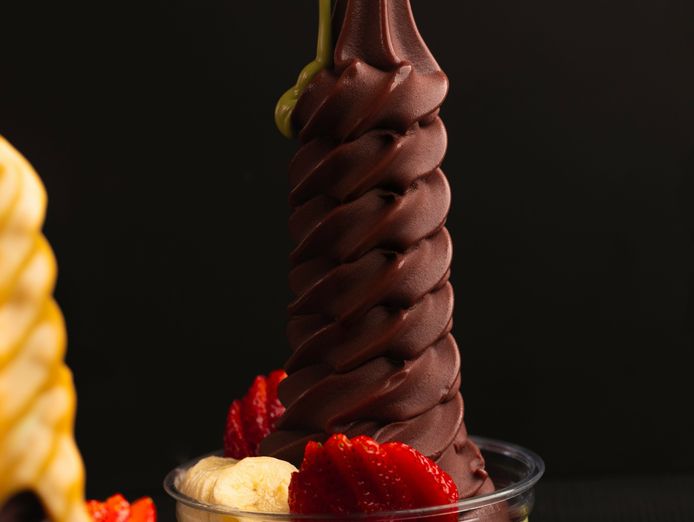 popular-dessert-bar-high-takings-prime-corner-location-huge-following-4