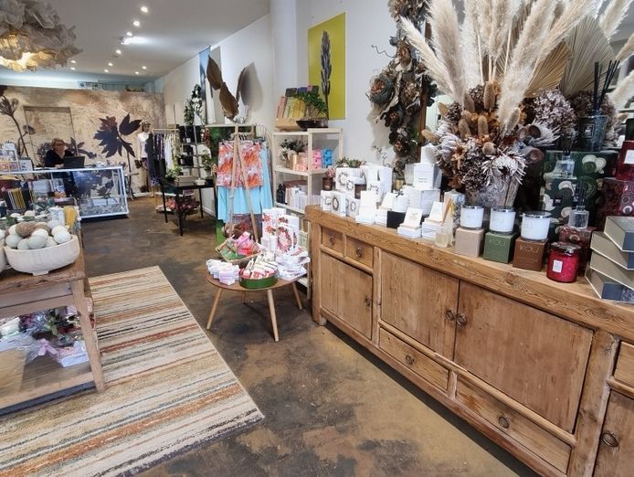 charming-gift-amp-lifestyle-store-long-lease-low-rent-established-2011-3