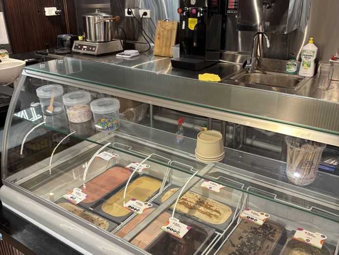 brand-new-modern-cha-point-shop-for-sale-in-south-sydney-2